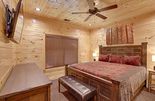 Pigeon Forge Cabin | Pigeon Forge - Creekside Mansion - 12 Bedroom - Sleeps 48