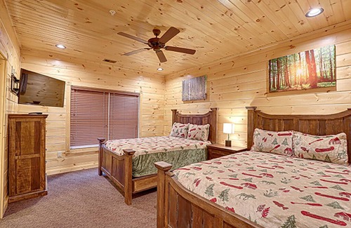Pigeon Forge Cabin | Pigeon Forge - Creekside Mansion - 12 Bedroom - Sleeps 48