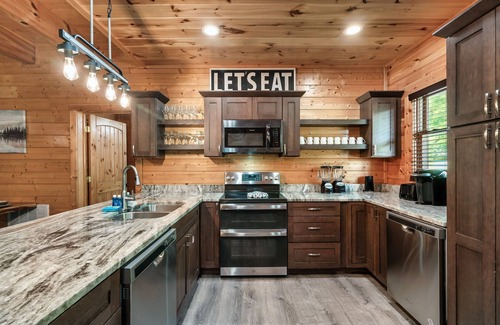 Gatlinburg - Pigeon Forge Cabin | Pigeon Forge - Flowing Waters Lodge - 8 Bedroom - Sleeps 38