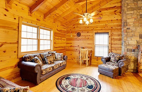 Gatlinburg - Pigeon Forge Cabin | Pigeon Forge - Hunter's Paradise - 4 Bedroom - Sleeps 15