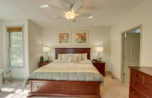 Sevierville Cabin | Pigeon Forge - Lakefront Mountain Retreat - 5 Bedroom - Sleeps 18