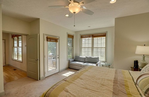 Sevierville Cabin | Pigeon Forge - Lakefront Mountain Retreat - 5 Bedroom - Sleeps 18