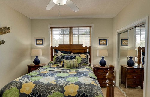 Sevierville Cabin | Pigeon Forge - Lakefront Mountain Retreat - 5 Bedroom - Sleeps 18