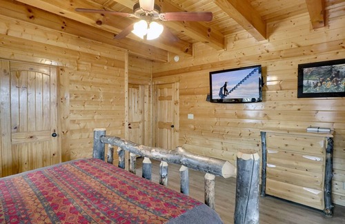 Sevierville Cabin | Pigeon Forge - Legacy Lodge - 12 Bedroom - Sleeps 58