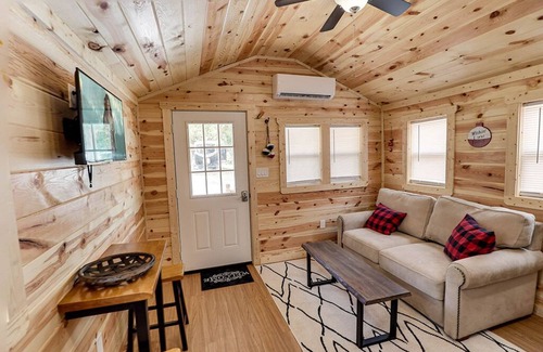 Sevierville Cabin | Pigeon Forge - Little Lake Oar'asis - 1 Bedroom - Sleeps 4