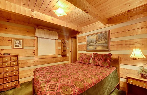 Gatlinburg - Pigeon Forge Cabin | Pigeon Forge - Nestled - 2 Bedroom - Sleeps 6