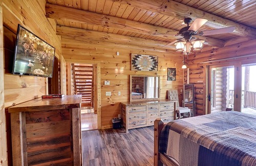 Gatlinburg - Pigeon Forge Cabin | Pigeon Forge - The Great Getaway - 5 Bedroom - Sleeps 14