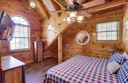 Gatlinburg - Pigeon Forge Cabin | Pigeon Forge - The Great Getaway - 5 Bedroom - Sleeps 14