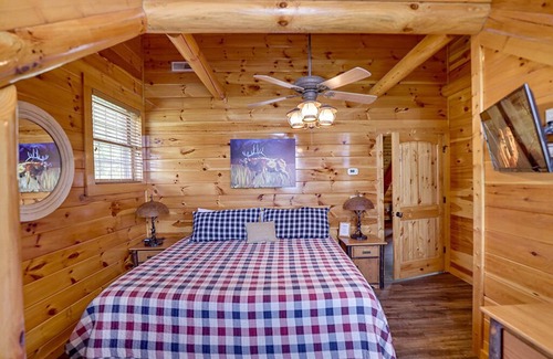 Gatlinburg - Pigeon Forge Cabin | Pigeon Forge - The Great Getaway - 5 Bedroom - Sleeps 14