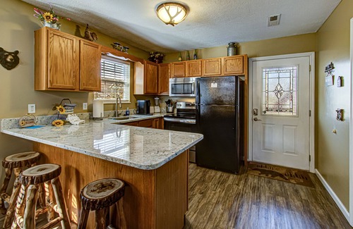Pigeon Forge Cabin | Pigeon Forge, TN Elkhorn Lodge - Short distance to Island,Old Mill,& Gaitlinburg