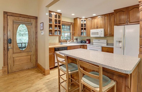 Gatlinburg - Pigeon Forge Cabin | Pigeon Forge - Tranquil River Hideaway - 3 Bedroom - Sleeps 14
