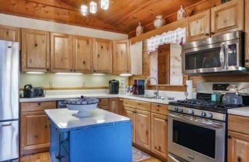 Crossville Cabin | Pigeon Ridge cabin/Cumberland State Park 2B/2B