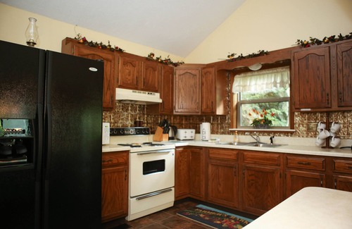 Gatlinburg - Pigeon Forge Ski Chalet | Pigeon River Hideaway on the Little Pigeon River, Smoky Mountains