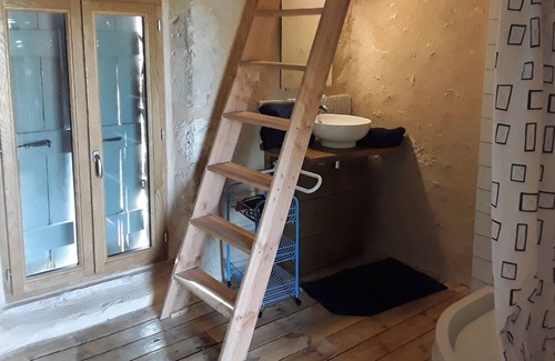 Cahuzac-sur-Vere Apartment | Pigeonnier defonclamouse gite for 2 people