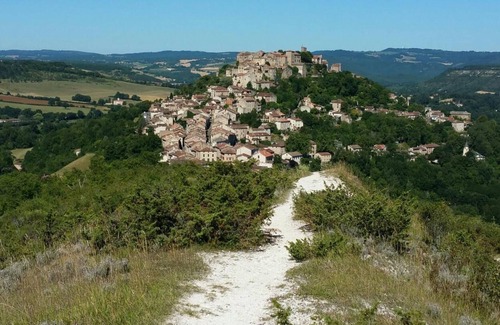 Cahuzac-sur-Vere Apartment | Pigeonnier defonclamouse gite for 2 people