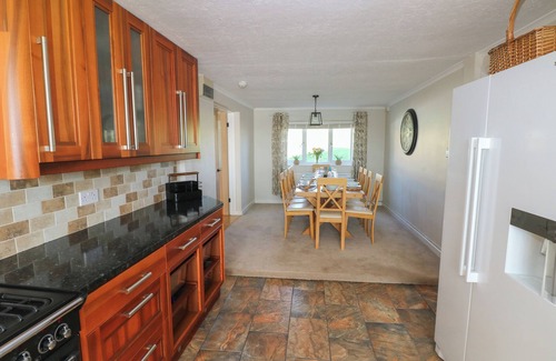St Ishmaels Cottage | PIGLET COTTAGE, pet friendly, with hot tub in Milford Haven