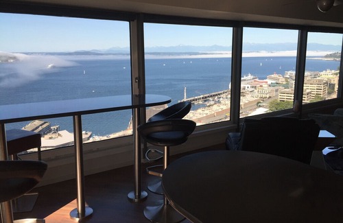 Downtown Seattle Apartment | Pike Place Penthouse Immersed In The Best Views In The City