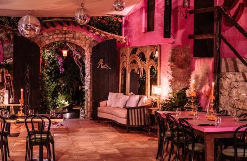 Sant Antoni de Portmany Hotel | Pikes Ibiza