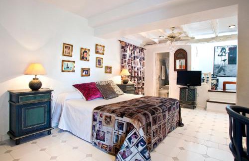 Sant Antoni de Portmany Hotel | Pikes Ibiza