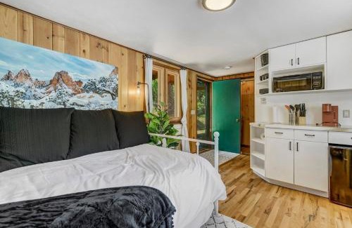 Cascade House | Pikes Peak Stone Cottage - Hot Tub & Game Room