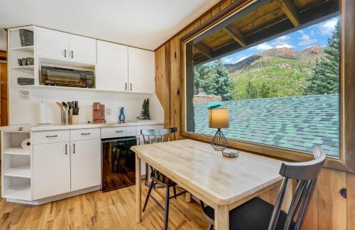 Cascade House | Pikes Peak Stone Cottage - Hot Tub & Game Room