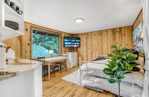 Cascade House | Pikes Peak Stone Cottage - Hot Tub & Game Room