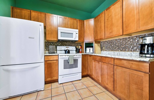 Central Colorado Springs House | Pikes Peak Views + Hot Tub + Downtown in 2 Minutes