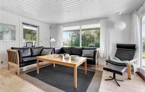 Listed House | Pila