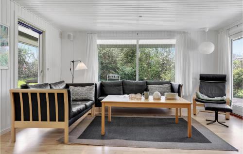 Listed House | Pila