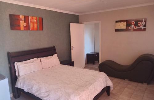 Moses Kotane Bed & Breakfast | Pilanesberg View Guest house