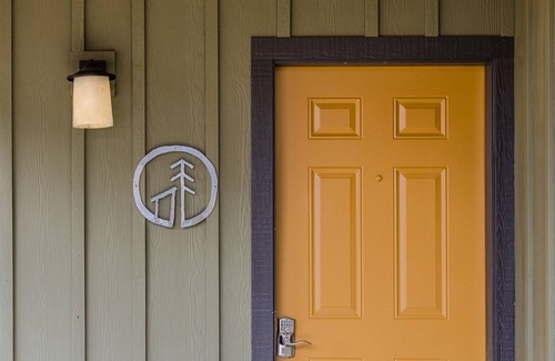 Pisgah Forest Cabin | PILOT COVE Studio Cabin - Modern Luxury w/Nature!