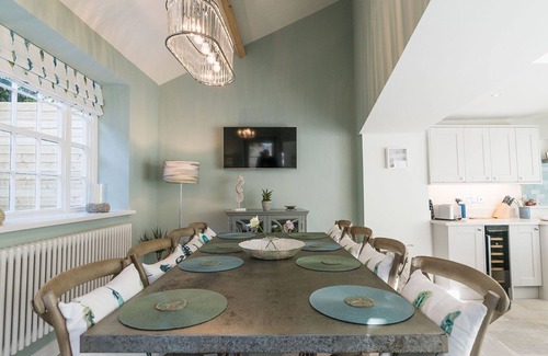Beaumaris Apartment | Pilot House - a sea view that sleeps 8 guests in 4 bedrooms