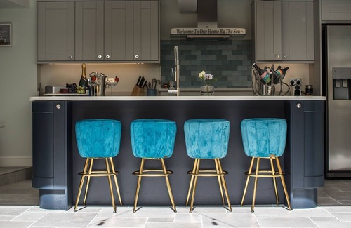 Beaumaris Apartment | Pilot House - a sea view that sleeps 8 guests in 4 bedrooms