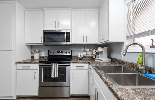 North Star Apartment | “Pilot House" Top Floor Centrally Located Condo