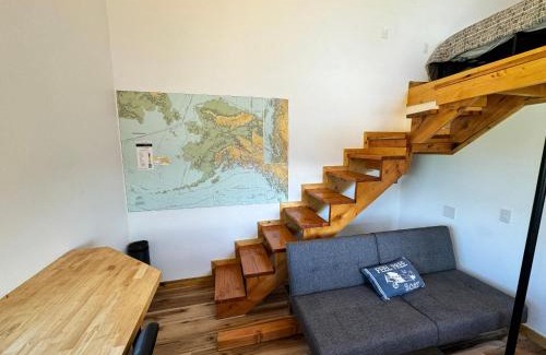 Houston Bed & Breakfast | Pilot Lodge - Beautiful Lofted Tiny House
