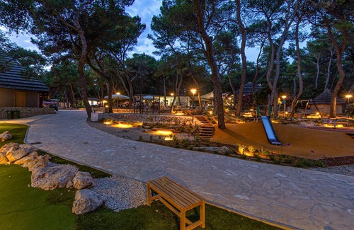 Pakostane House | Pine Beach Pakostane Glamping Homes - All Inclusive light