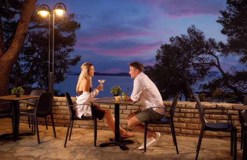Pakostane House | Pine Beach Pakostane Glamping Homes - All Inclusive light