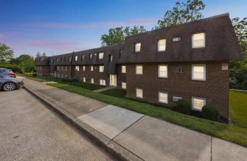 Newark Apartment | Pine Brook 1108 I Pool Gym I Free Parking !