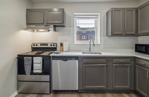 Newark Apartment | Pine Brook 618 I Cozy & Roomy I Gym & Pool
