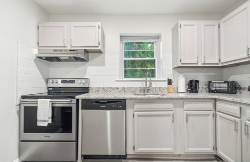 Newark Apartment | Pine Brook 808 I Your Newark Retreat I Pool & Gym