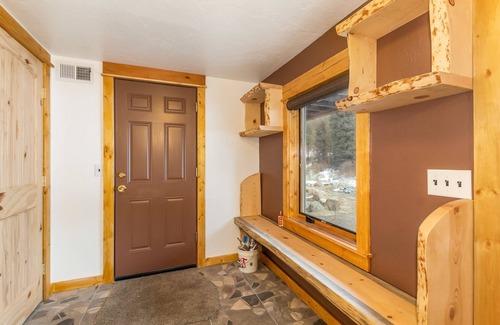 Glen Haven Cabin | Pine Brook – Peaceful, Renovated Cabin in Glen Haven, Monthly Long-Term Rental
