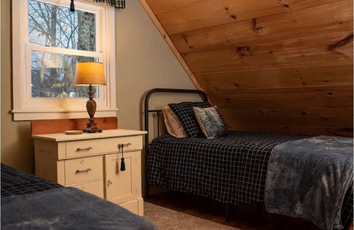 Alder Creek Cabin | Pine Cone Cabin, Amazing Hiking Trails Close By!