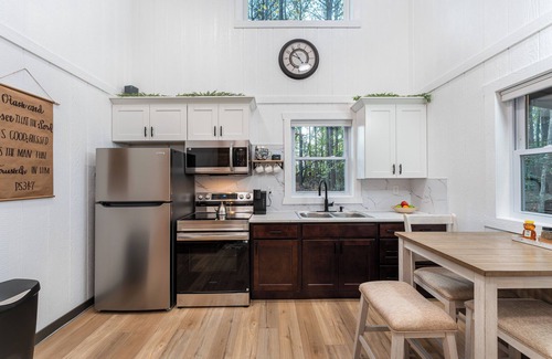 Peebles House | Pine Cone Cottage Sleeps 6