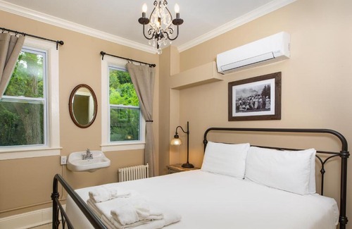 Mackinac Island Bed & Breakfast | Pine Cottage Bed & Breakfast