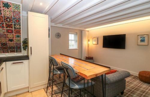 Dinas Dinlle House | Pine Cottage