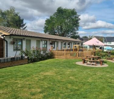 Pegsdon Hotel | Pine, Country chalet located in Pegsdon