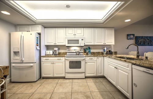 Sanibel Condo | Pine Cove 102 is a 3/2 beachfront Sanibel vacation rental condo