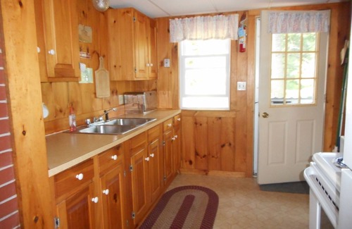 Damariscotta Cottage | Pine Cove Cottage - Quaint Cottage on shores of Pemaquid Lake