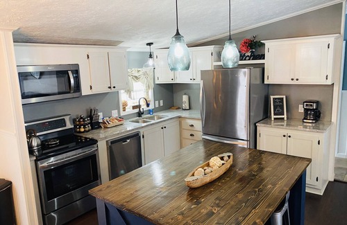 Wellston House | Pine Creek Cove 3 Bed 2 Bath Secluded, pond/creek! WiFi & Sat. Near Trails