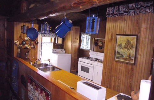 Custer Cabin | Pine Crest- Historic 3 bedroom Log Cabin built in the 1930's by the CCC.